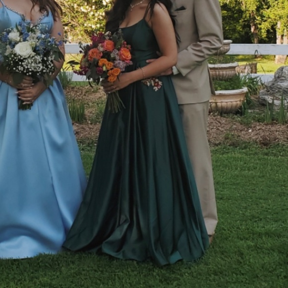 Prom dress - Picture 4 of 5